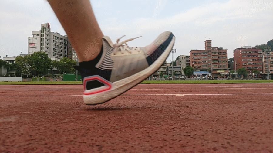 跑鞋的避震是如何達成的?